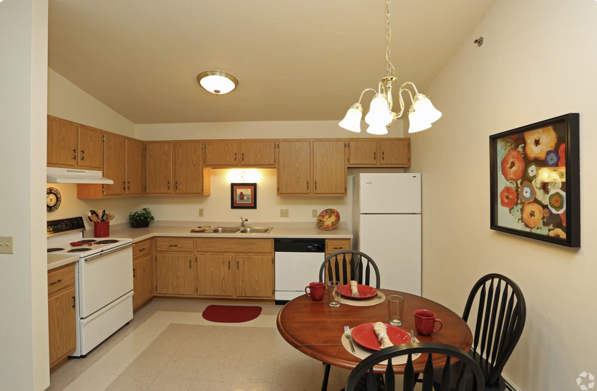 Kitchen and dining at Southbrook Manor